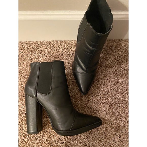 ASOS Pointed Chelsea Ankle Boots - Picture 4 of 5